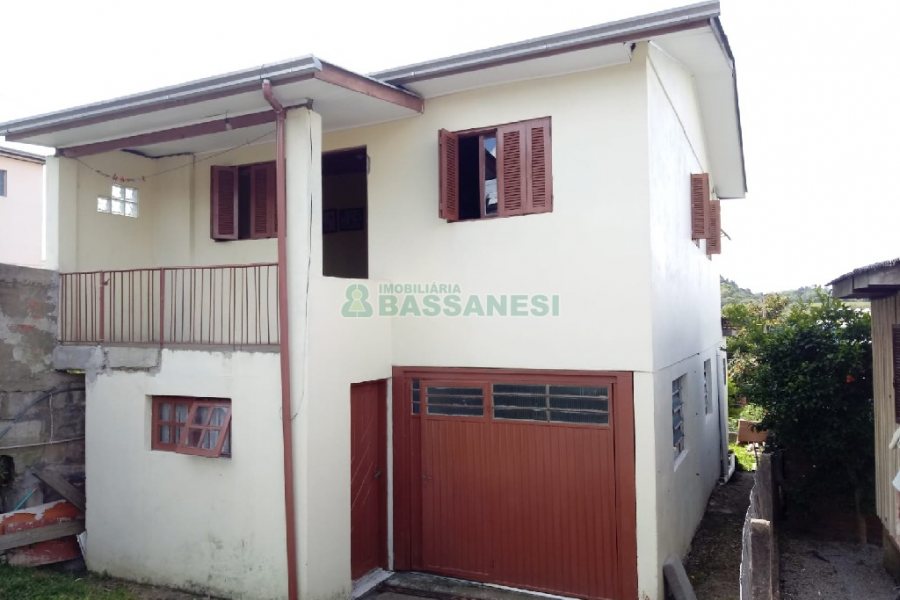 Casa com 61m², 3 dormitórios, 2 vagas, no bairro Jardim Iracema em Caxias do Sul para Comprar