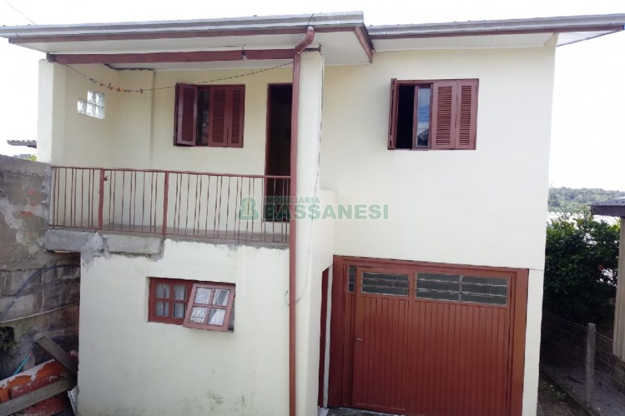 Casa com 61m², 3 dormitórios, 2 vagas, no bairro Jardim Iracema em Caxias do Sul para Comprar