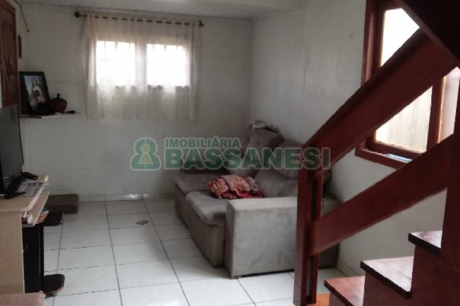 Casa com 61m², 3 dormitórios, 2 vagas, no bairro Jardim Iracema em Caxias do Sul para Comprar