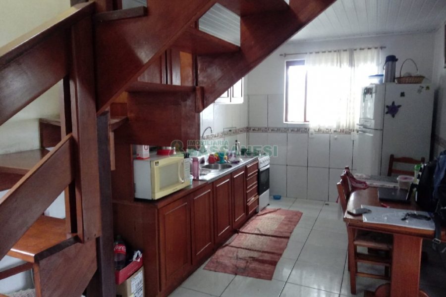 Casa com 61m², 3 dormitórios, 2 vagas, no bairro Jardim Iracema em Caxias do Sul para Comprar