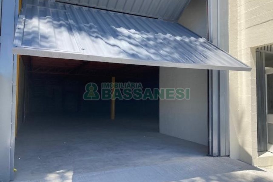 Pavilhão com 483m², no bairro São Virgílio em Caxias do Sul para Alugar