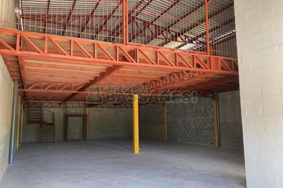 Pavilhão com 483m², no bairro São Virgílio em Caxias do Sul para Alugar