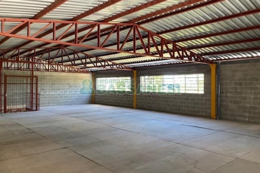 Pavilhão com 483m², no bairro São Virgílio em Caxias do Sul para Alugar