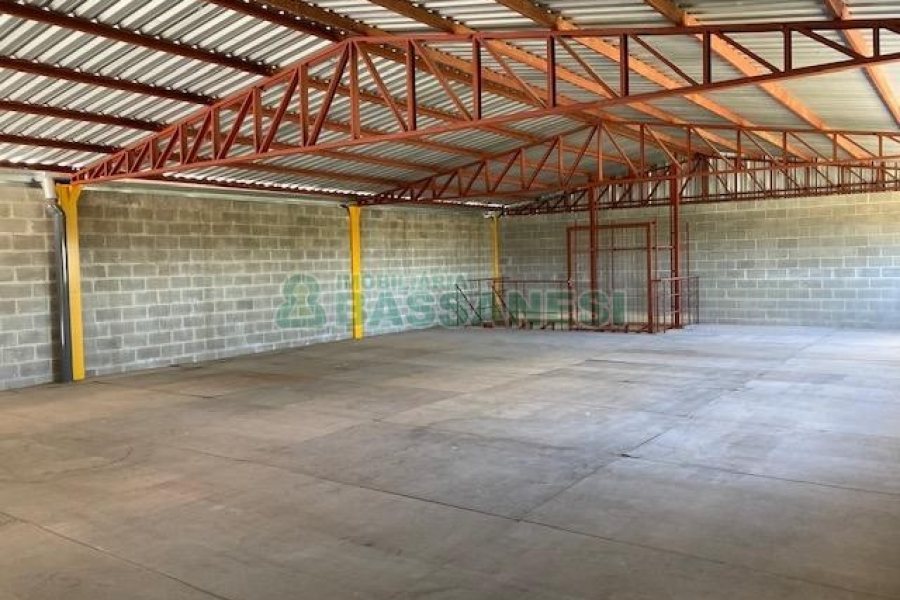 Pavilhão com 483m², no bairro São Virgílio em Caxias do Sul para Alugar