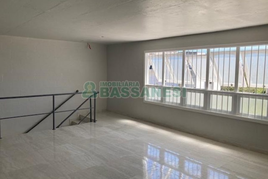 Pavilhão com 483m², no bairro São Virgílio em Caxias do Sul para Alugar
