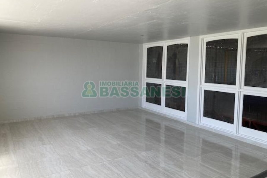 Pavilhão com 483m², no bairro São Virgílio em Caxias do Sul para Alugar