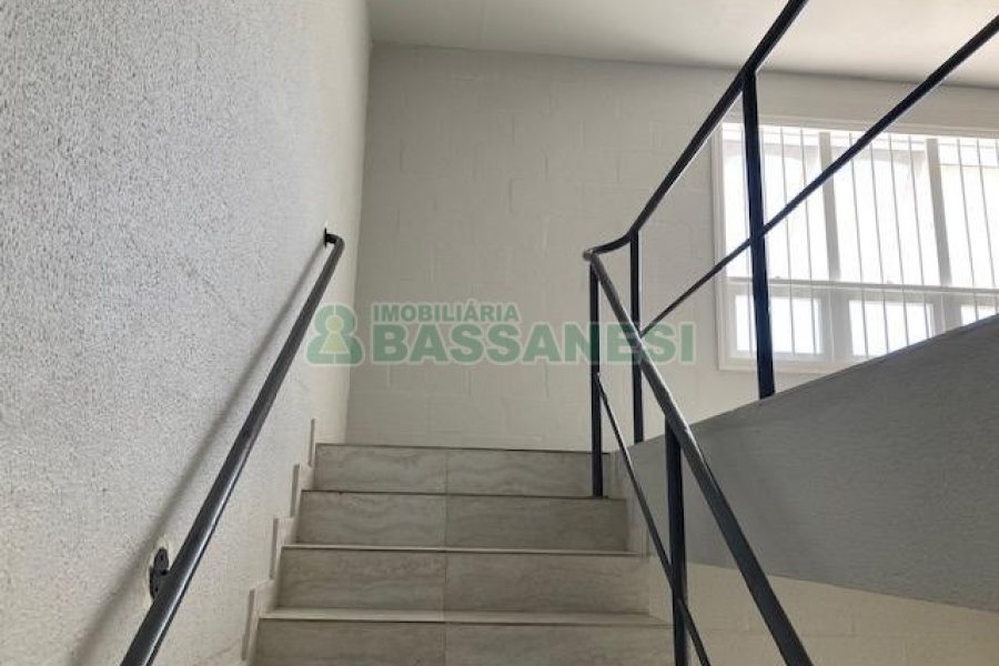 Pavilhão com 483m², no bairro São Virgílio em Caxias do Sul para Alugar