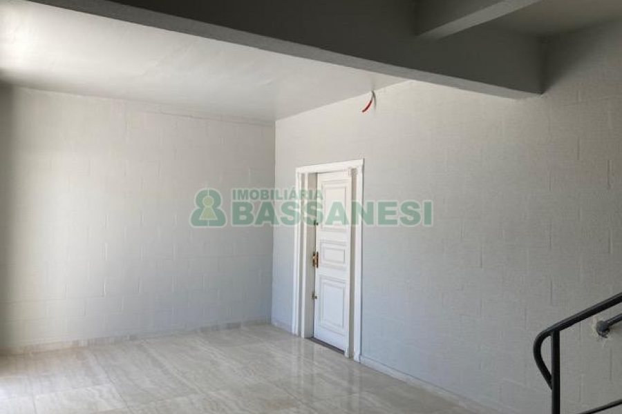 Pavilhão com 483m², no bairro São Virgílio em Caxias do Sul para Alugar