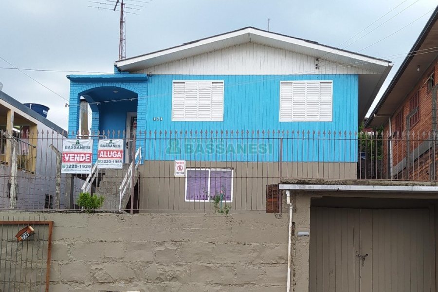 Casa com 60m², 2 dormitórios, no bairro Fatima em Caxias do Sul para Comprar