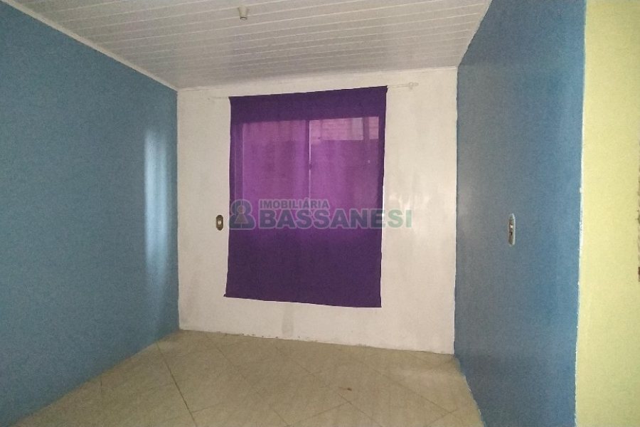 Casa com 60m², 2 dormitórios, no bairro Fatima em Caxias do Sul para Comprar