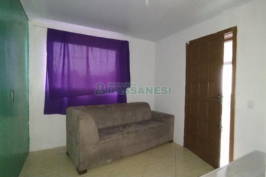 Casa com 60m², 2 dormitórios, no bairro Fatima em Caxias do Sul para Comprar
