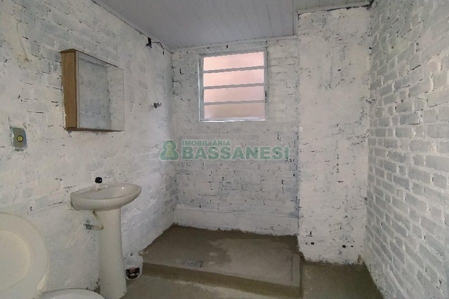 Casa com 60m², 2 dormitórios, no bairro Fatima em Caxias do Sul para Comprar