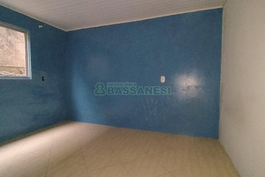 Casa com 60m², 2 dormitórios, no bairro Fatima em Caxias do Sul para Comprar
