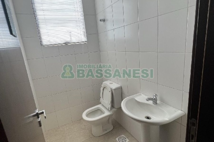 Sala com 400m², 10 vagas, no bairro Pio X em Caxias do Sul para Alugar