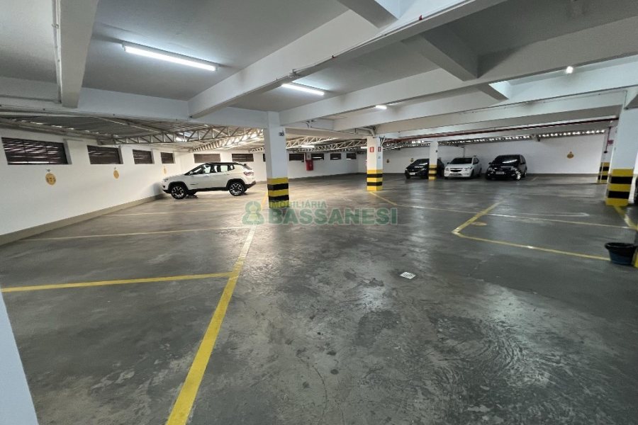 Sala com 400m², 10 vagas, no bairro Pio X em Caxias do Sul para Alugar