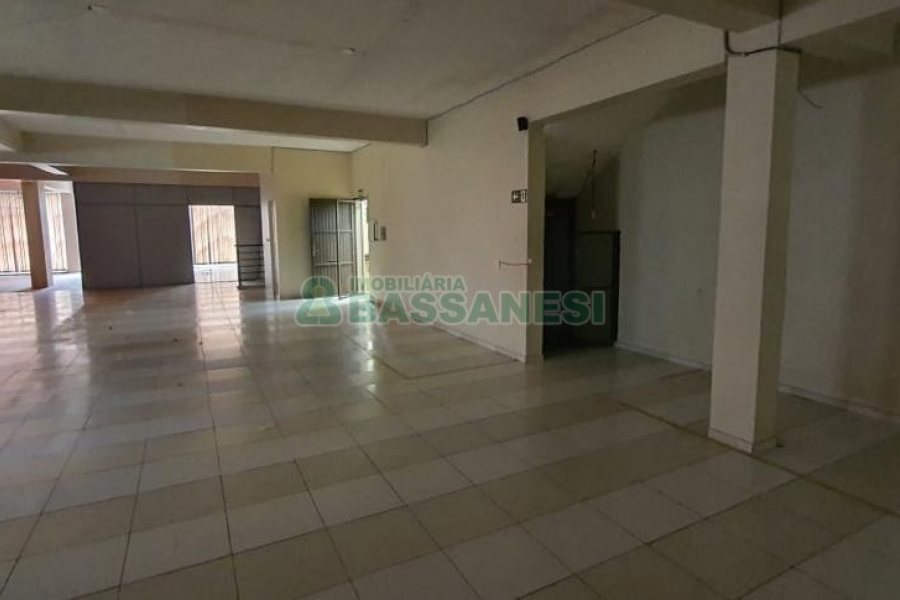 Loja com 402m², no bairro Cristo Redentor em Caxias do Sul para Comprar