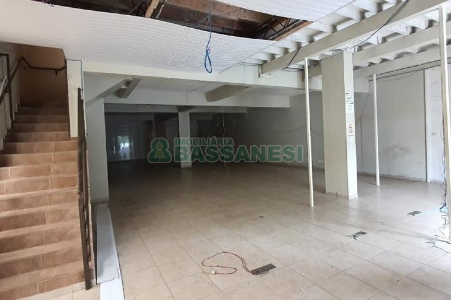 Loja com 402m², no bairro Cristo Redentor em Caxias do Sul para Comprar