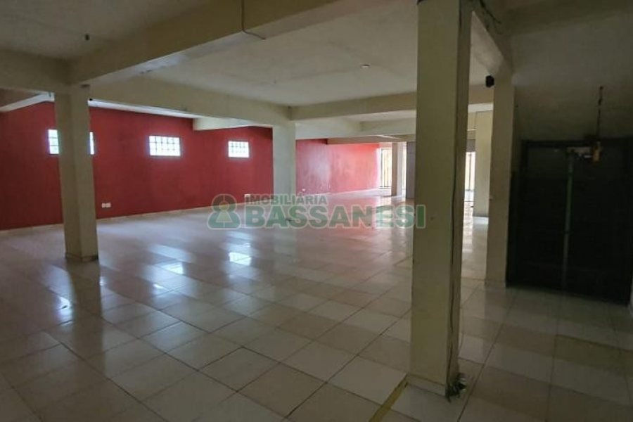 Loja com 402m², no bairro Cristo Redentor em Caxias do Sul para Comprar