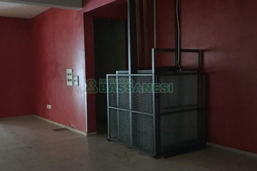 Loja com 402m², no bairro Cristo Redentor em Caxias do Sul para Comprar