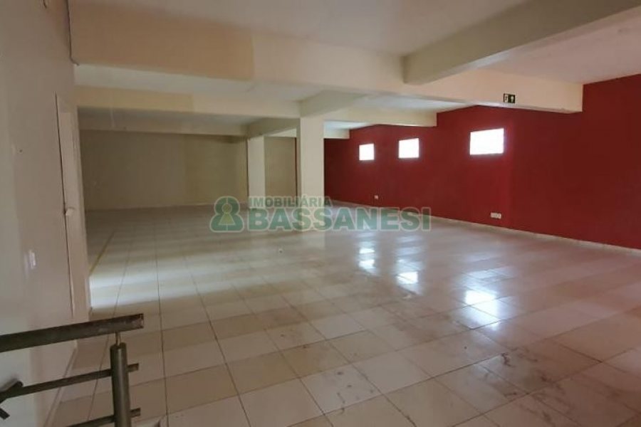 Loja com 402m², no bairro Cristo Redentor em Caxias do Sul para Comprar