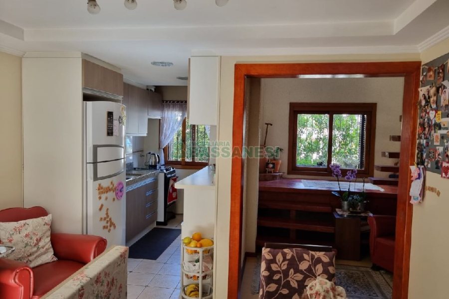 Casa com 132m², 4 dormitórios, 1 vaga, no bairro Rio Branco em Caxias do Sul para Comprar