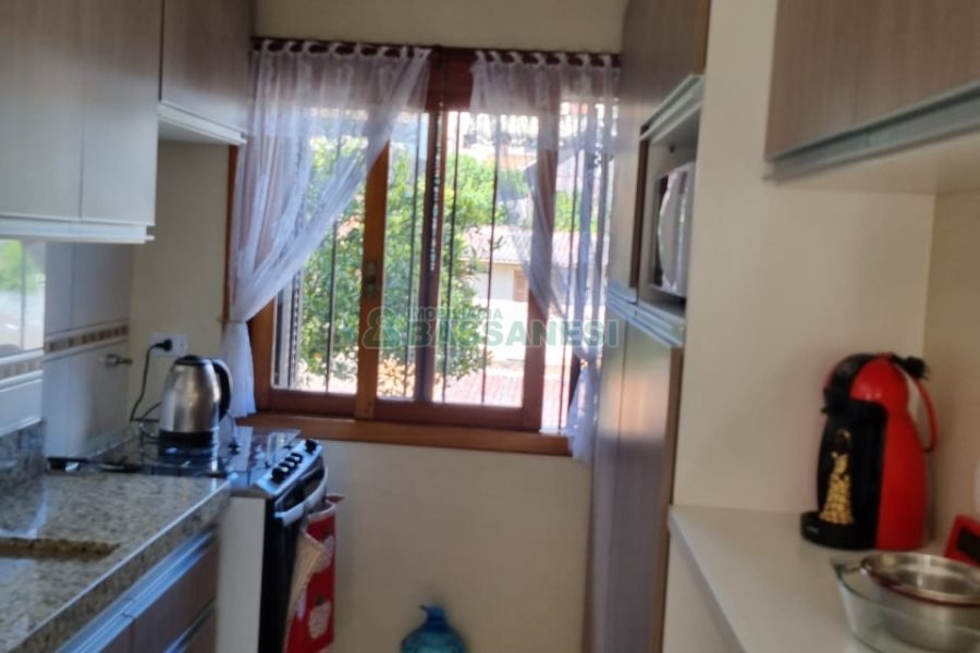 Casa com 132m², 4 dormitórios, 1 vaga, no bairro Rio Branco em Caxias do Sul para Comprar