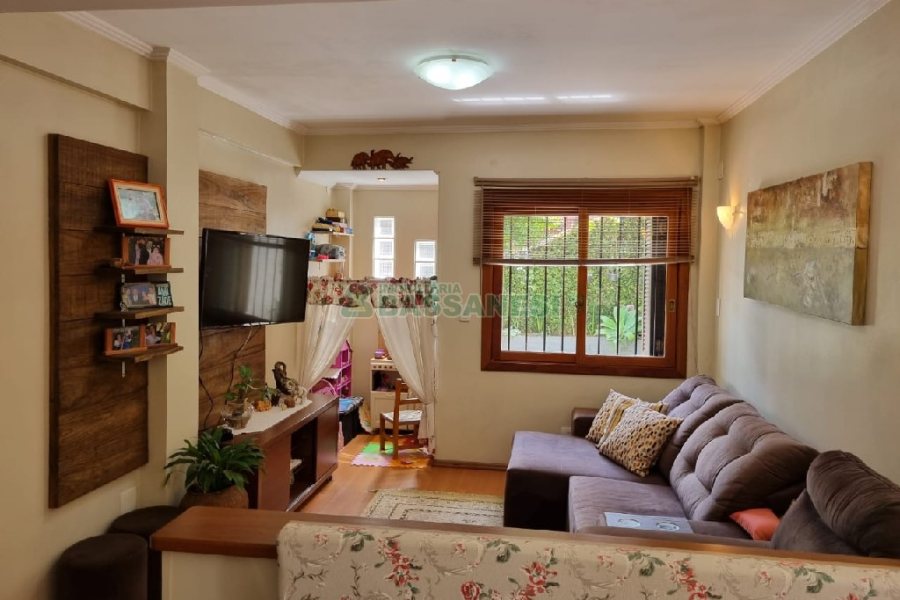 Casa com 132m², 4 dormitórios, 1 vaga, no bairro Rio Branco em Caxias do Sul para Comprar