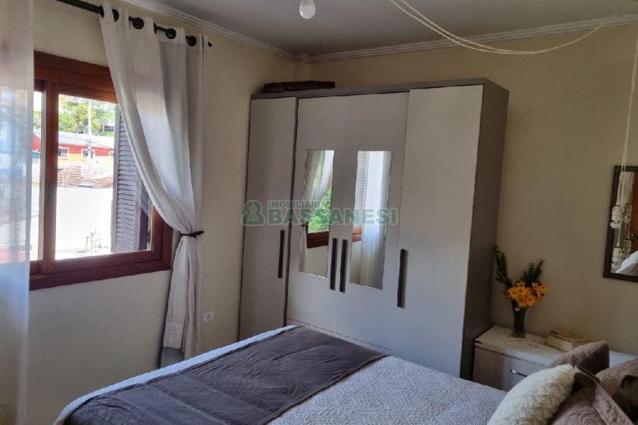 Casa com 132m², 4 dormitórios, 1 vaga, no bairro Rio Branco em Caxias do Sul para Comprar