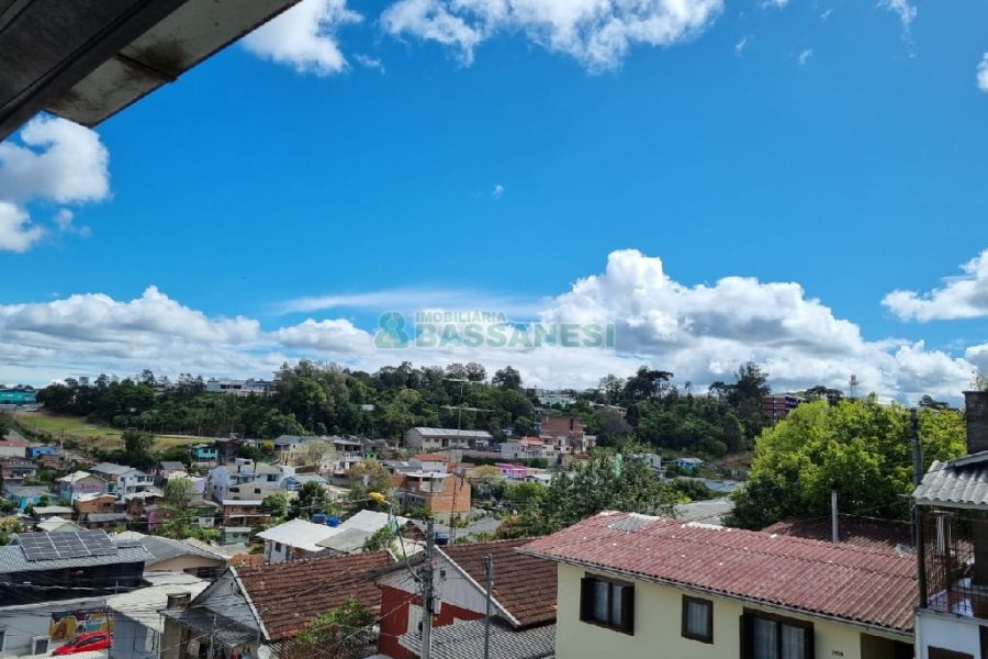 Casa com 132m², 4 dormitórios, 1 vaga, no bairro Rio Branco em Caxias do Sul para Comprar