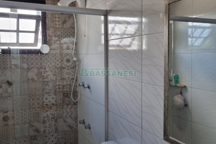 Casa com 132m², 4 dormitórios, 1 vaga, no bairro Rio Branco em Caxias do Sul para Comprar