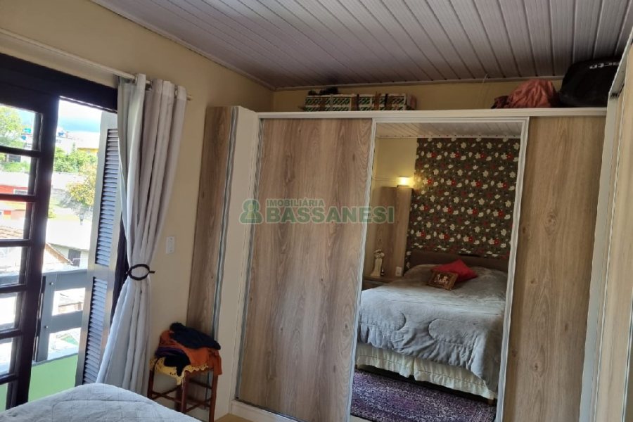 Casa com 132m², 4 dormitórios, 1 vaga, no bairro Rio Branco em Caxias do Sul para Comprar