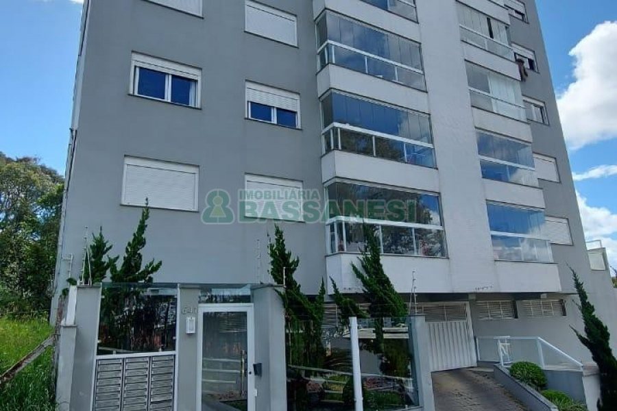 Apartamento com 92m², 2 dormitórios, 2 vagas, no bairro Sanvitto em Caxias do Sul para Comprar