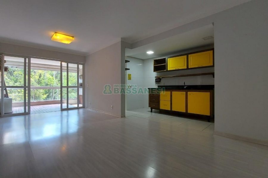 Apartamento com 92m², 2 dormitórios, 2 vagas, no bairro Sanvitto em Caxias do Sul para Comprar