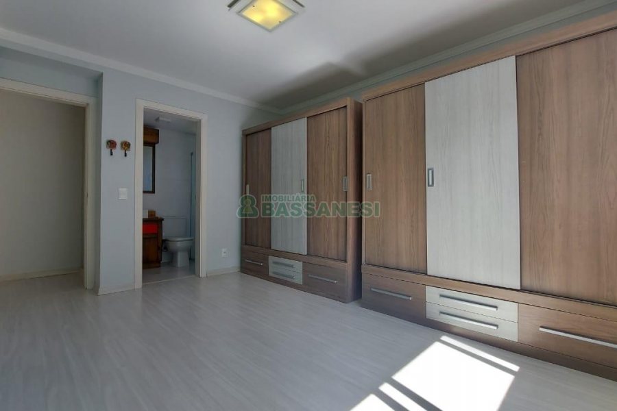 Apartamento com 92m², 2 dormitórios, 2 vagas, no bairro Sanvitto em Caxias do Sul para Comprar