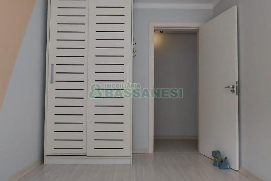 Apartamento com 92m², 2 dormitórios, 2 vagas, no bairro Sanvitto em Caxias do Sul para Comprar