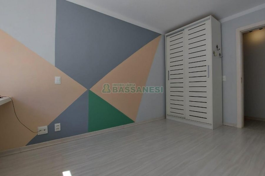 Apartamento com 92m², 2 dormitórios, 2 vagas, no bairro Sanvitto em Caxias do Sul para Comprar