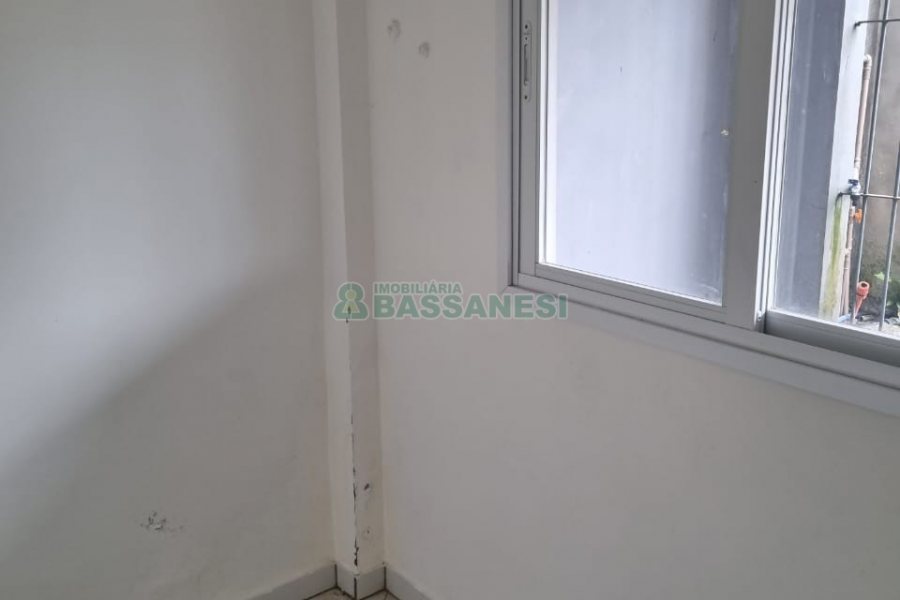 Sobrado com 76m², 3 dormitórios, 1 vaga, no bairro Colina Sorriso em Caxias do Sul para Comprar