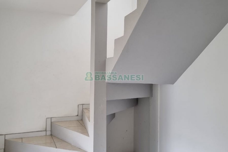 Sobrado com 76m², 3 dormitórios, 1 vaga, no bairro Colina Sorriso em Caxias do Sul para Comprar