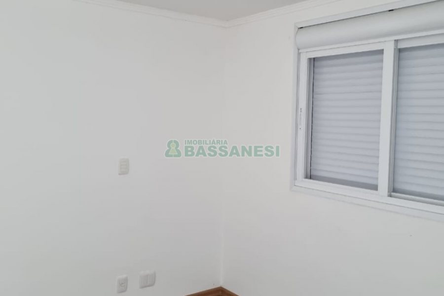 Sobrado com 76m², 3 dormitórios, 1 vaga, no bairro Colina Sorriso em Caxias do Sul para Comprar