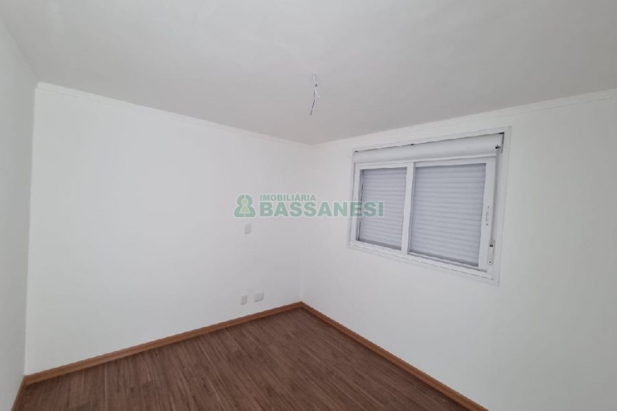 Sobrado com 76m², 3 dormitórios, 1 vaga, no bairro Colina Sorriso em Caxias do Sul para Comprar