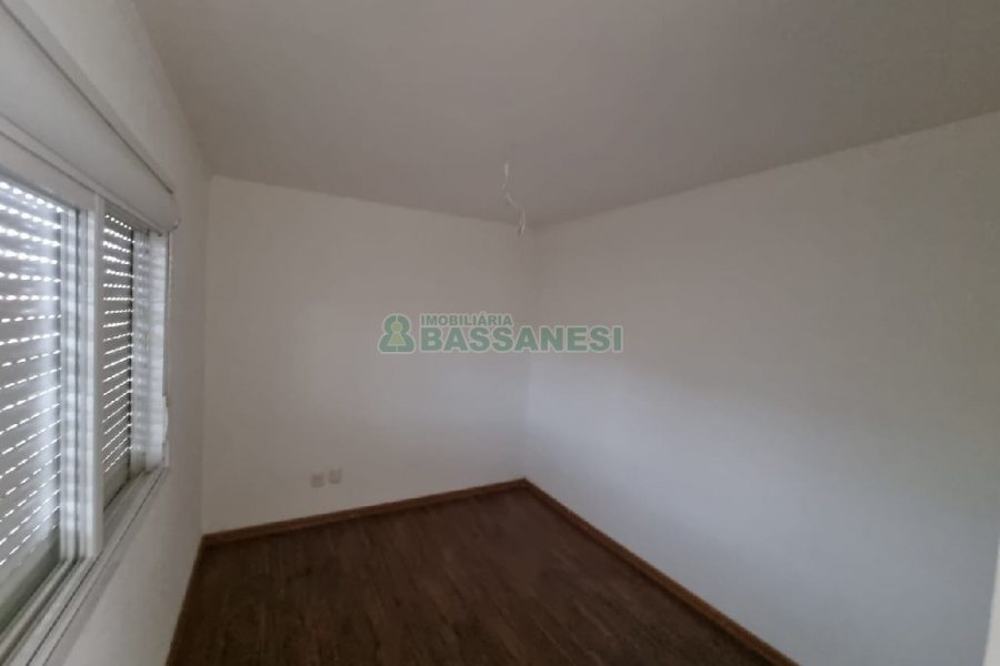 Sobrado com 76m², 3 dormitórios, 1 vaga, no bairro Colina Sorriso em Caxias do Sul para Comprar