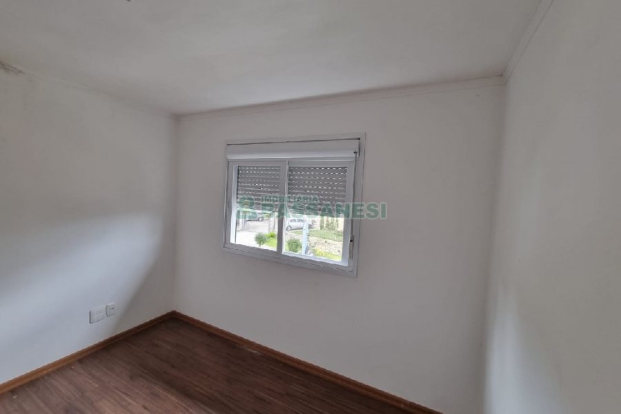 Sobrado com 76m², 3 dormitórios, 1 vaga, no bairro Colina Sorriso em Caxias do Sul para Comprar