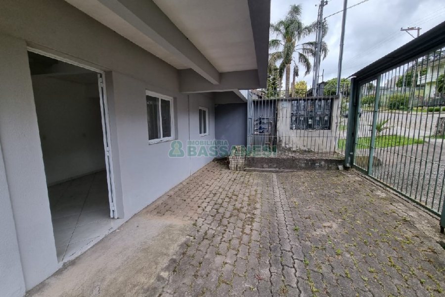 Sobrado com 76m², 3 dormitórios, 1 vaga, no bairro Colina Sorriso em Caxias do Sul para Comprar