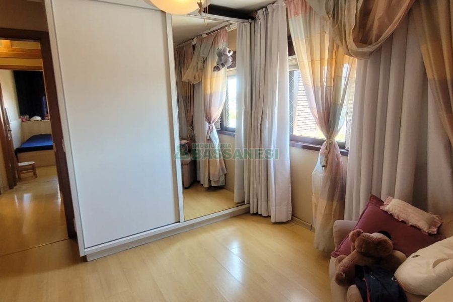 Apartamento com 164m², 4 dormitórios, 2 vagas, no bairro Pio X em Caxias do Sul para Comprar