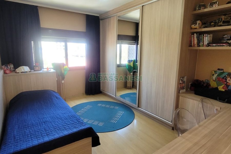 Apartamento com 164m², 4 dormitórios, 2 vagas, no bairro Pio X em Caxias do Sul para Comprar