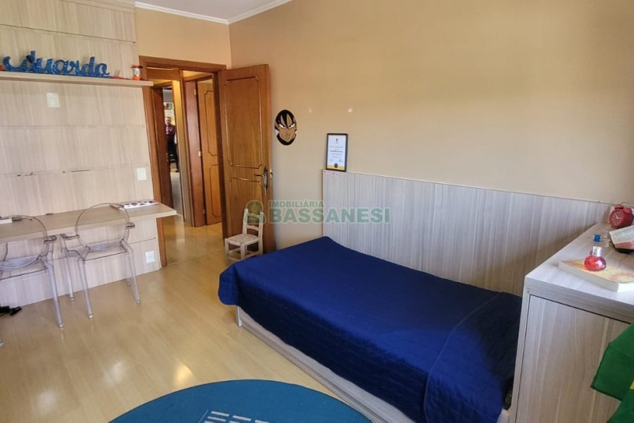 Apartamento com 164m², 4 dormitórios, 2 vagas, no bairro Pio X em Caxias do Sul para Comprar