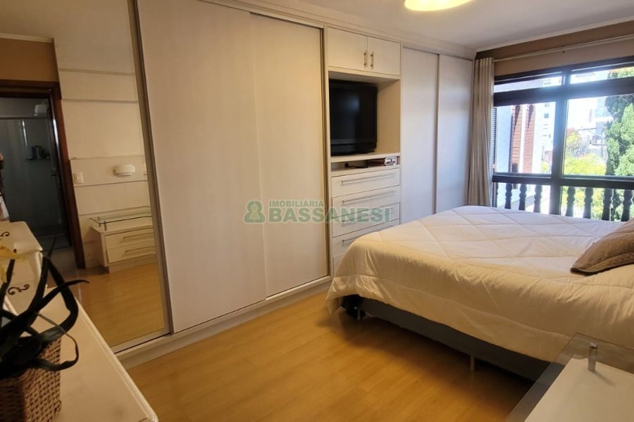 Apartamento com 164m², 4 dormitórios, 2 vagas, no bairro Pio X em Caxias do Sul para Comprar