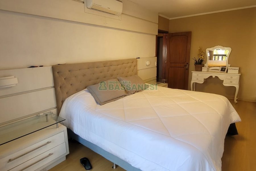 Apartamento com 164m², 4 dormitórios, 2 vagas, no bairro Pio X em Caxias do Sul para Comprar