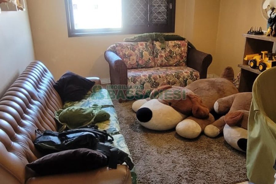 Apartamento com 164m², 4 dormitórios, 2 vagas, no bairro Pio X em Caxias do Sul para Comprar