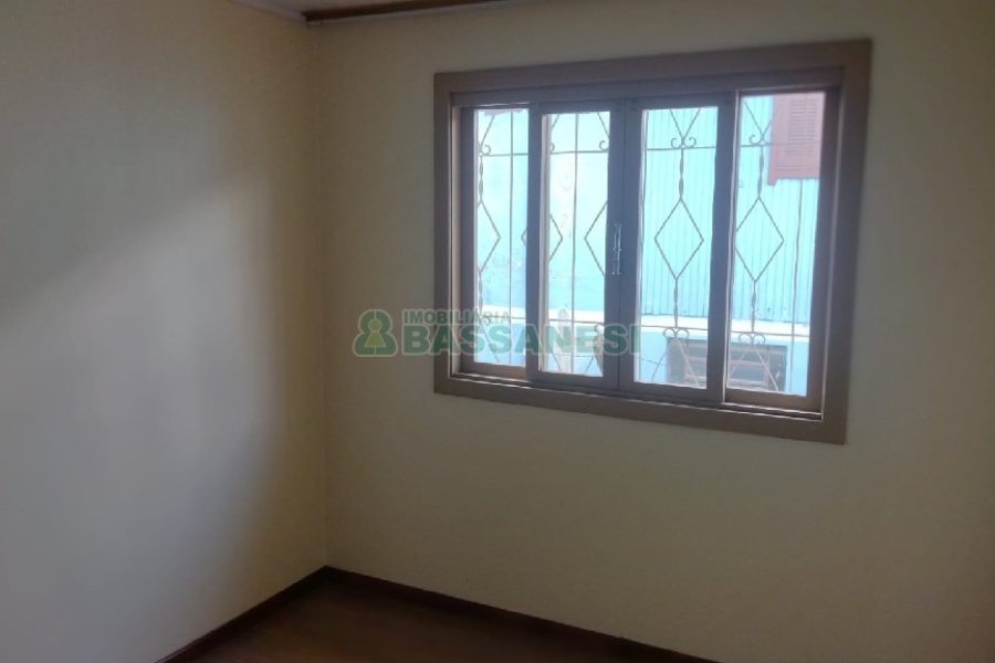 Casa com 115m², 3 dormitórios, 1 vaga, no bairro Desvio Rizzo em Caxias do Sul para Comprar